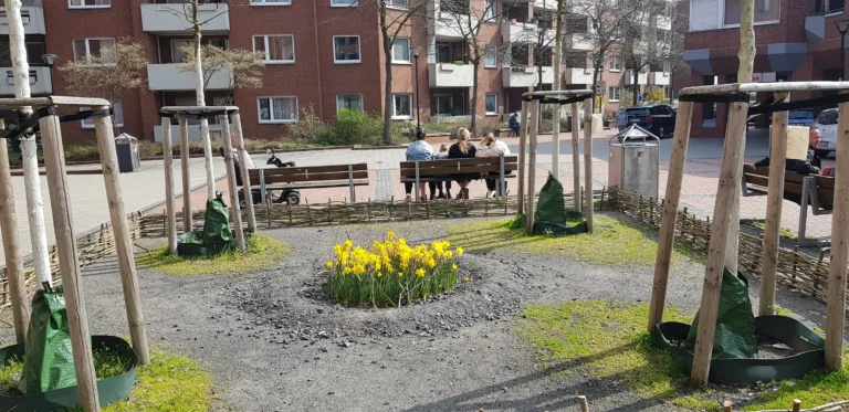 Foto vom sogenannten "Kleinen Idenbrockplatz" im Frühling