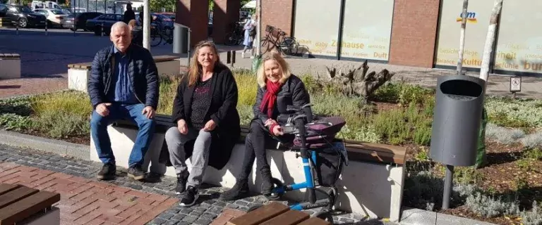 Foto von Einweihung der Sitzgelegenheiten am sogenannten "Kleinen Idenbrockplatz"