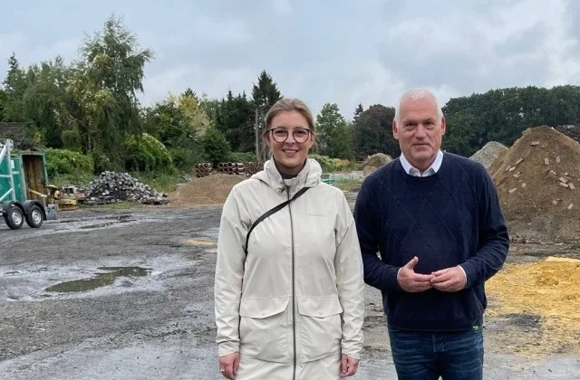 Foto von Lia Kirsch und Thomas Kollmann auf dem Moldrickx-Gelände