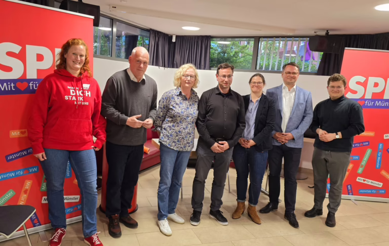 Die SPD-Kandidierenden vor Ort Pia Dilling und Thomas Kollmann, Bürgermeisterin Maria Winkel, Markus Wallmeier (AWO), Dr. Christina Rentzsch (Sozialdezernentin Braunschweig), SPD-Oberbürgermsiet-Kandidat Stephan Brinktrine, Liam Demmke (DGB)